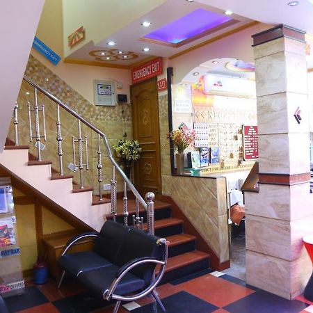 Hotel Ayesha Palace Делхи Екстериор снимка