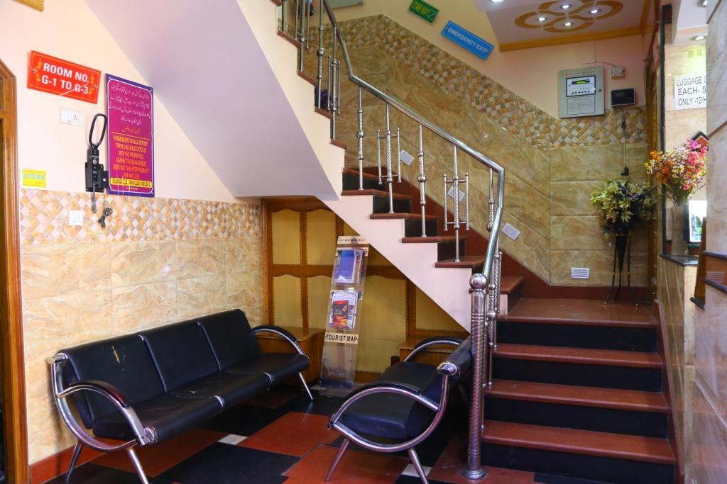Hotel Ayesha Palace Делхи Екстериор снимка